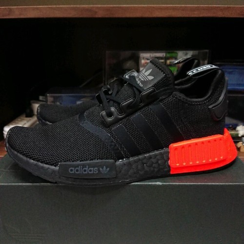 nmd r1 core black solar red